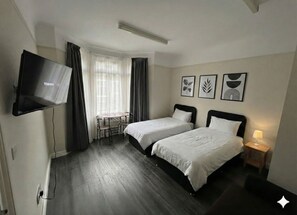 Superior Twin Room, Shared Bathroom - Gassiot House (London)