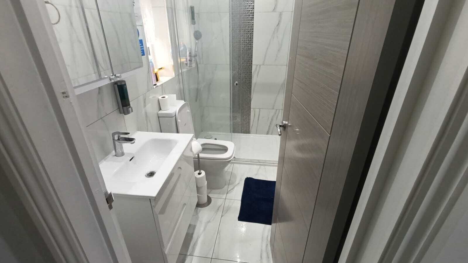 Business tweepersoonskamer, gemeenschappelijke badkamer | Badkamer