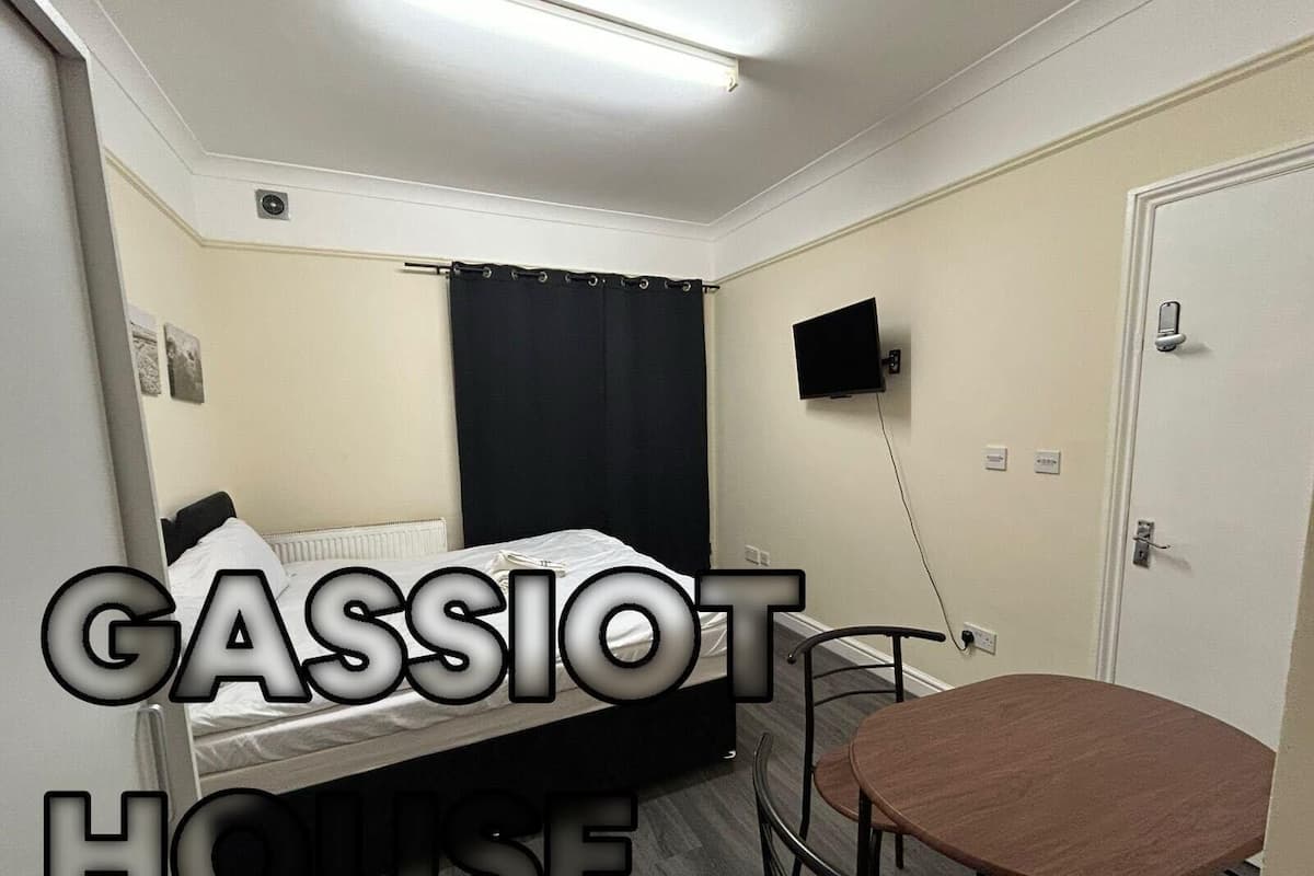 Habitación empresarial con 2 camas individuales, baño compartido