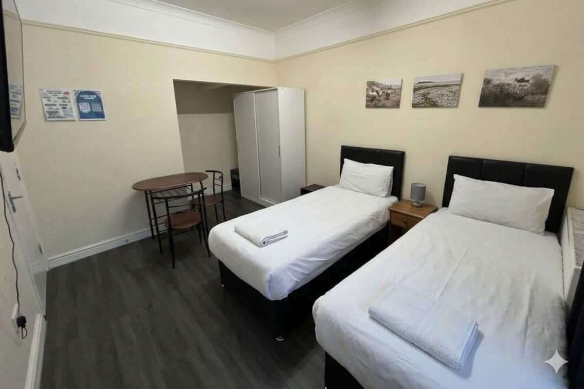 Phòng 2 giường đơn Business, phòng tắm dùng chung