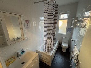 Bathroom - Gassiot House (London)