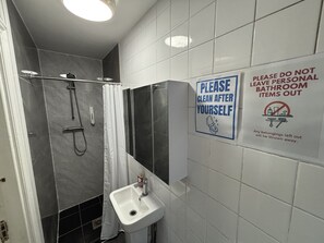Bathroom - Gassiot House (London)