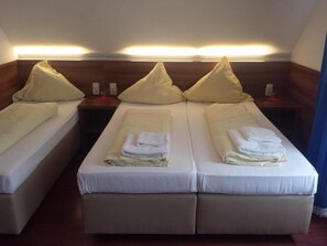 Driepersoonskamer, uitzicht op tuin | Gratis wifi