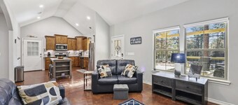 2 Bed/2 Bath Cabin in the Pines in Rayburn Resort @ Lake Sam Rayburn