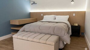 1 dormitorio, tabla de planchar con plancha, wifi y ropa de cama