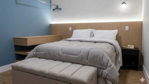 1 dormitorio, tabla de planchar con plancha, wifi y ropa de cama