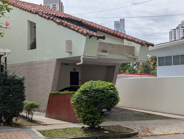 Exterior - EY1l Rooms (Panama City)