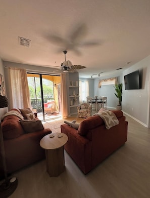 Smart TV - Spacious 2 Bed/2 Bath Condo in Sarasota, Local to Beaches, Shopping, & More (Sarasota)