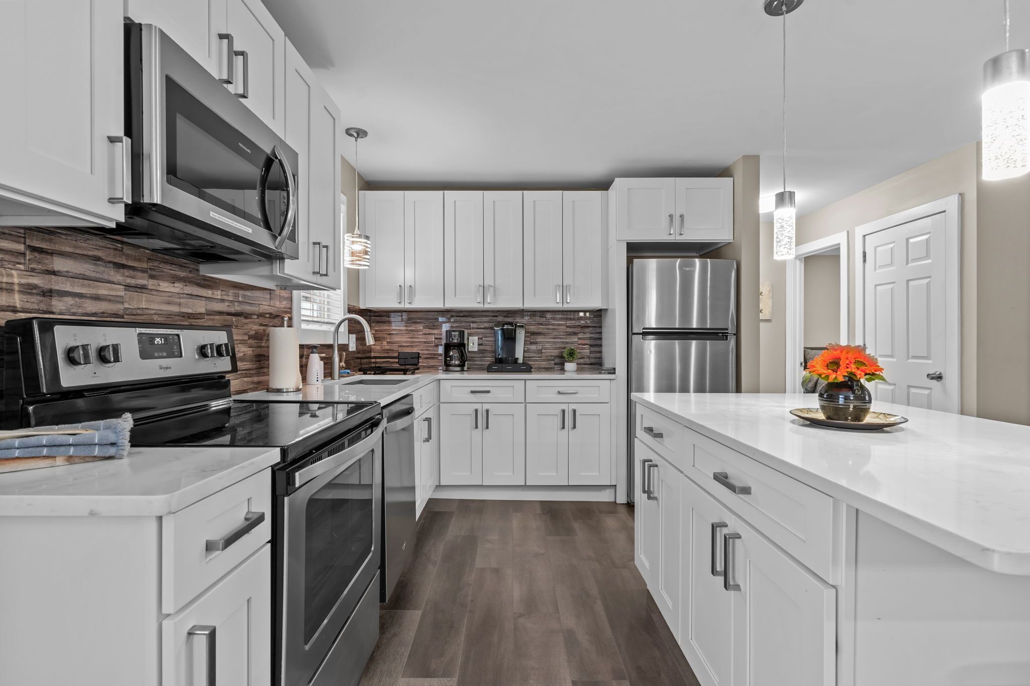 Micro-ondes, four, plaque de cuisson, lave-vaisselle