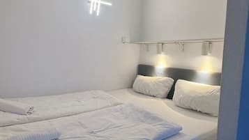 Silitysrauta/-lauta, Wi-Fi, vuodevaatteet