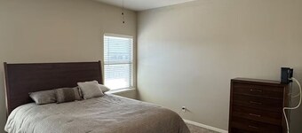 Beautiful 3 bedrooms 2 bathrooms home sparkling clean.