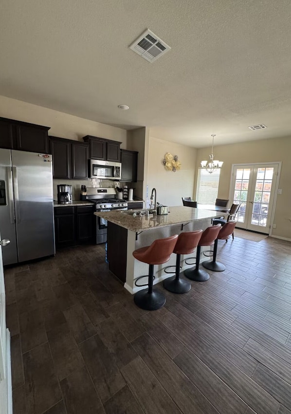 Private kitchen - Beautiful 3 bedrooms 2 bathrooms home sparkling clean. (El Paso)