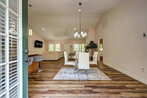 Dining - Secluded Escape • Fire Pit • Gazebo • Dog Welcome (Blue Ridge)