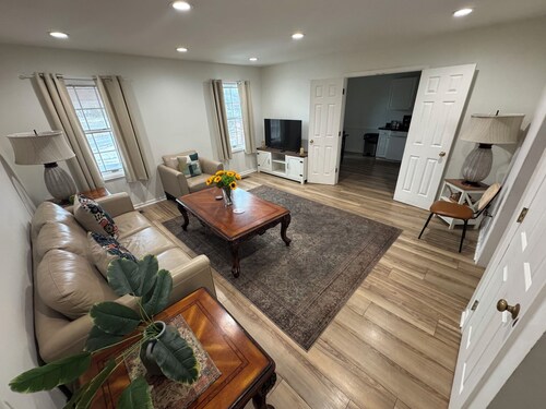 Spacious 2BR Apartment near Toledo, Sylvania & MI