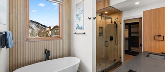 Incredible 4-bedroom house in Crested Butte perfect for mountain getaways