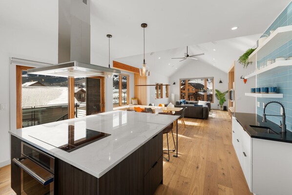 Private kitchen - Incredible 4-bedroom house in Crested Butte perfect for mountain getaways (Crested Butte)