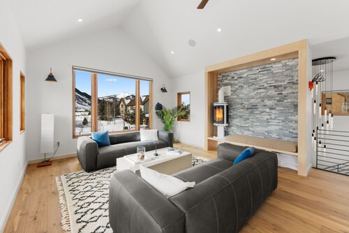 Incredible 4-bedroom house in Crested Butte perfect for mountain getaways