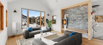 Incredible 4-bedroom house in Crested Butte perfect for mountain getaways