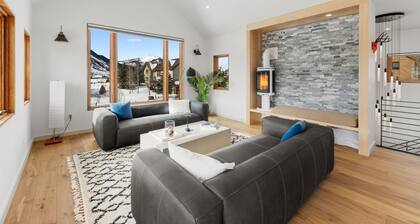 Incredible 4-bedroom house in Crested Butte perfect for mountain getaways