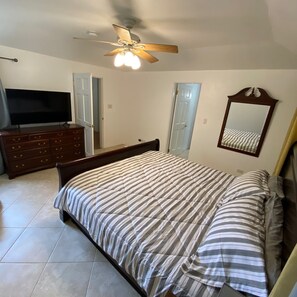 2 dormitorios, tabla de planchar con plancha, wifi gratis y ropa de cama