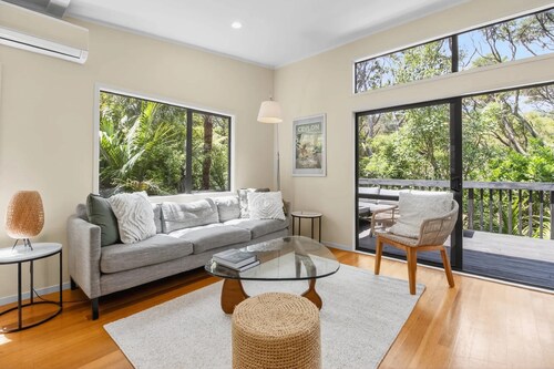 Easy Island Living at Onetangi