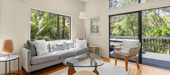 Easy Island Living at Onetangi