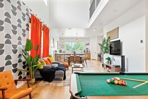 Games room - Oak Haven Residence | Downtown Dallas Luxury Home (Dallas)