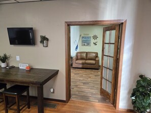 Interior - Elĺsworth BNB on interatate 35 Central Iowa brownstone apartment pets allowed! (Ellsworth)