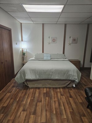 Bügeleisen/Bügelbrett, Internetzugang, Bettwäsche