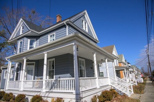 Lovely Newly Renovated 3 Bed House Walk to IronMan with Off-Street Parking