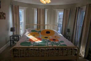 4 Schlafzimmer, Schreibtisch, Bügeleisen/Bügelbrett, WLAN