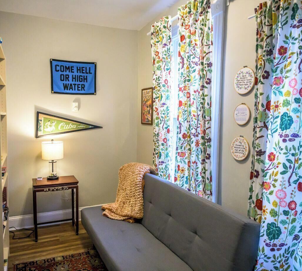 Smart TV, books, stereo