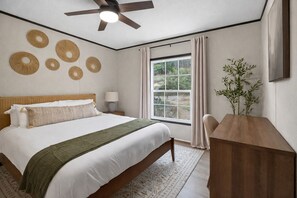 3 habitaciones, escritorio, tabla de planchar con plancha y wifi 