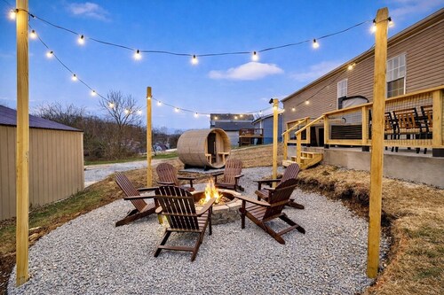 4 mins Mammoth Cave, Sauna & Hot tub, Sleeps 11