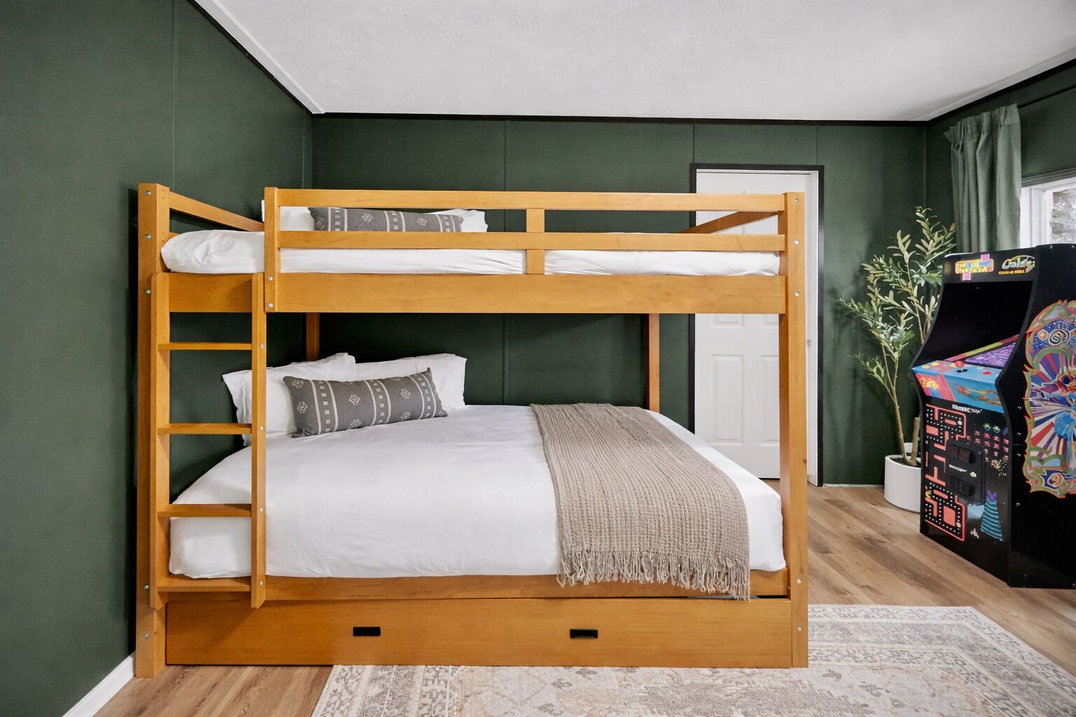 3 bedrooms, desk, iron/ironing board, WiFi