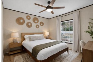 3 soverom, skrivebord, strykejern/-brett og wi-fi