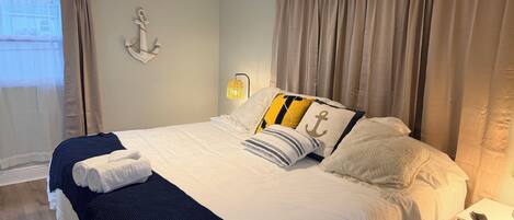 3 bedrooms, desk, iron/ironing board, free WiFi