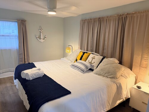 Renovated Lakefront Luxury Retreat by Legoland