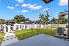Property grounds - NEW! Columbus Cabana | Modern & Spacious Home In Heart of Tampa w/ 95` Smart TV (Tampa)