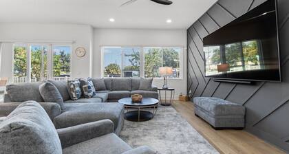 NEW! Columbus Cabana | Modern & Spacious Home In Heart of Tampa w/ 95` Smart TV