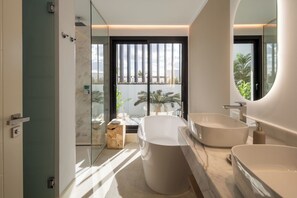 Shower, hair dryer, towels - CRISTELLE by Buenavilla| A 5-bedroom luxury retreat in Puerto Calero (Puerto Calero)