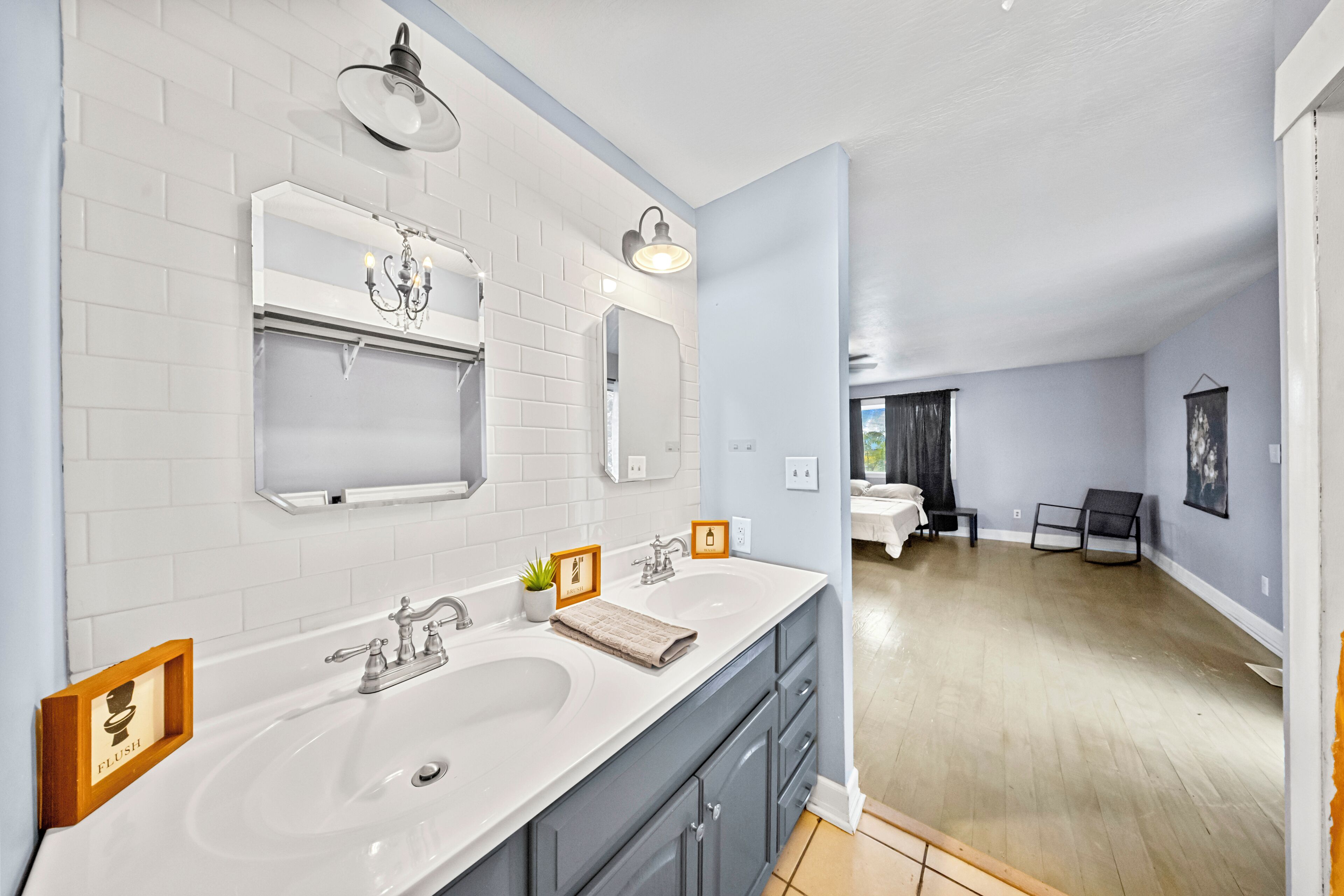 Dusche, Handtücher, Seife, Toilettenpapier