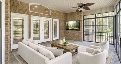Masters Week Golf Estate / 6 Bedrooms / Sleeps 12 / Fire Pit & Outdoor Living