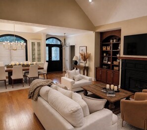 Living area - Masters Week Golf Estate / 6BR + Private Entry Apartment / Sleeps 12 / Fire Pit (Aiken)