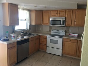 Microwave, oven, stovetop, dishwasher - Oasis 2BR Lakefront home W/inground pool (Port Richey)