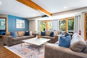 Smart TV, lareira, videogames, pebolim