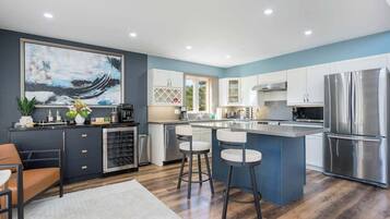 Refrigerador, microondas, horno, placa de cocina