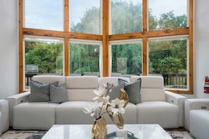 Fernseher, Kamin, Videospiele, Arbeitsbereiche