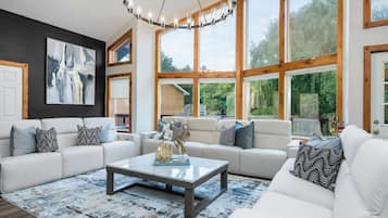 Televisión, chimenea, videojuegos y oficina