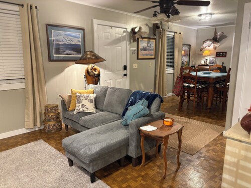 Country charm less than 1 mile to beautiful Kentucky Lake/Tennessee River!